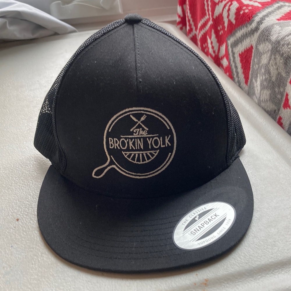 The classics yupoong snapback cap